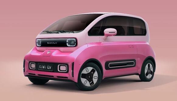 1769元！寶駿KiWi EV“豬小八”萌寵版車貼發(fā)布：包安裝再加1850元